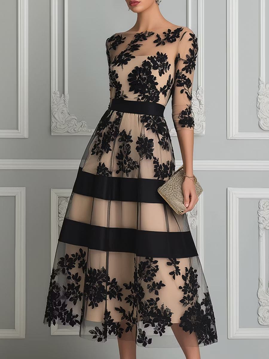 Vestido midi de encaje negro con corte en A