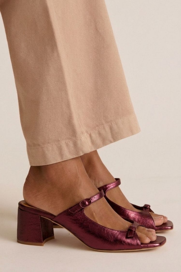 RUBY | Sandalias de tacón ancho y punta cuadrada