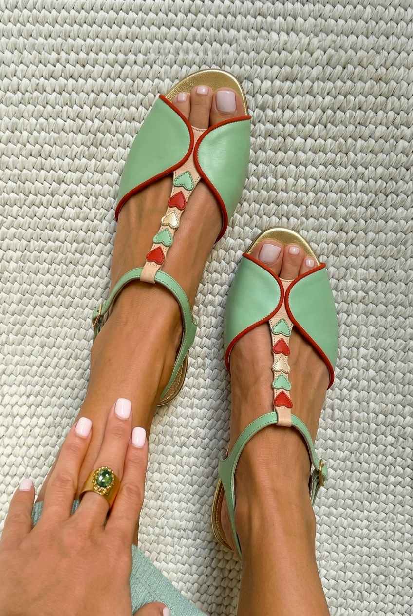 Perla | Sandalias destalonadas con detalle de corazón