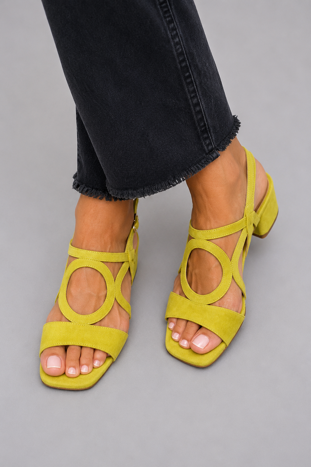 Paola | Sandalias con aberturas y puntera cuadrada