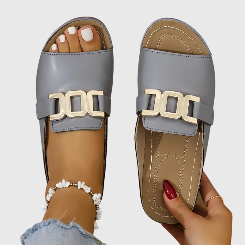Adriana|cómodas sandalias con hebillas